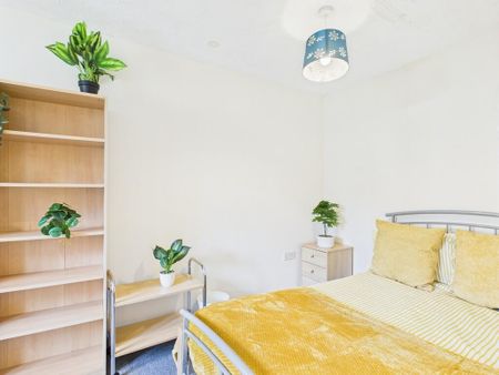 4 bedroom terraced house to rent - Photo 4