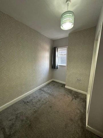 4 bedroom terraced house to rent - Photo 5