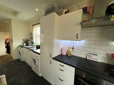 2 Bedroom Flat / Apartment - Cambridge Road, Southampton - Photo 3