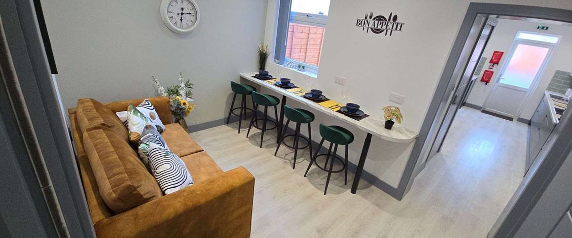 Balmoral Road Room 3 - Photo 1