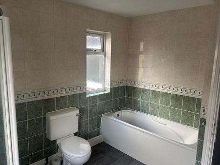 2 bedroom terraced house to rent - Photo 4