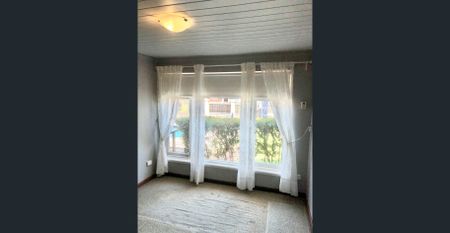 STUNNING HOME WITH SPARKLING POOL! - Photo 4