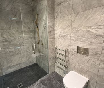 Luxury Top Floor Apartment - Photo 3