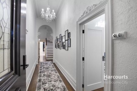 Beautiful Victorian Family Home! - Photo 4