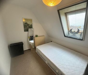 Schöne 2-Zi.-Dachgeschosswohnung in Lübeck-St. Lorenz-Nord (Nähe Ba... - Photo 2