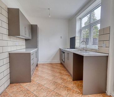 2 bedroom semi-detached house to rent - Photo 5