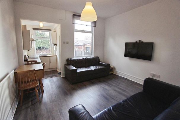 3 bedroom terraced house to rent - Photo 1