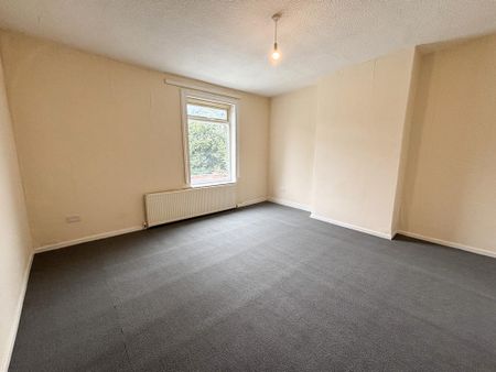 3 bedroom flat to rent - Photo 5