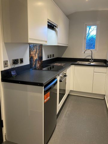 2 bedroom apartment to rent - Photo 4