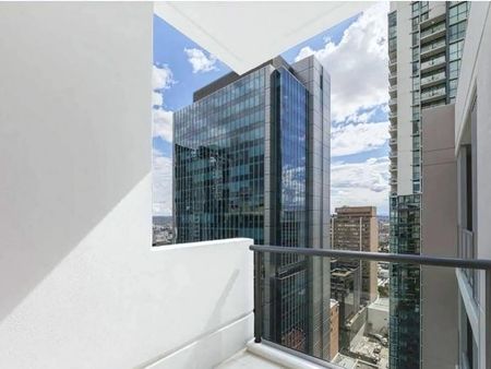 Luxurious Brisbane CBD Apartment with High-End Features - Photo 5