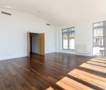 3 bedroom penthouse to rent - Photo 4