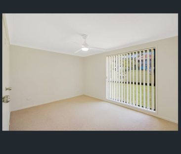 Charming 2 bed 1 bath property with partial sea view in central loc... - Photo 1