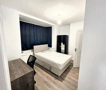 6 bedroom house to rent - Photo 2