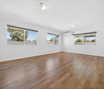 Newly renovated 2 lounge, 3 bedroom house. - Photo 5