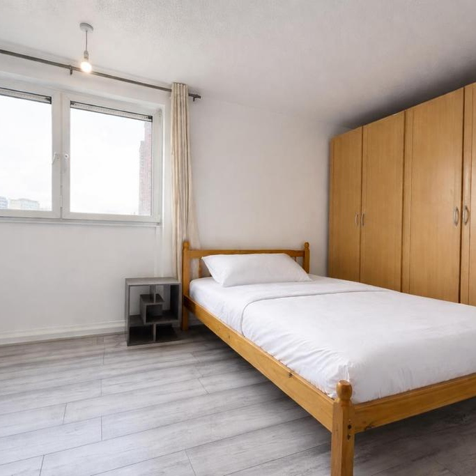 4 bedroom flat to rent - Photo 1