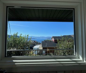 Furnished 3 bedroom upper suite, with views! Fixed-term lease until... - Photo 4