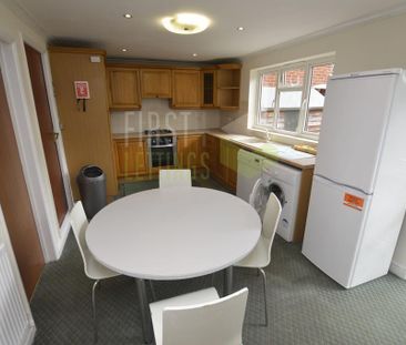 4 bedroom semi-detached house to rent - Photo 2