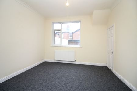 3 Bedroom Mid Terraced House - Photo 5