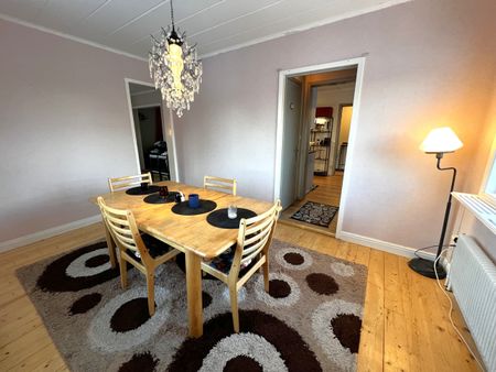Central trea en trappa upp - Foto 4