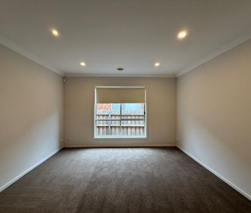 Spacious 3 Bedroom House - Photo 3