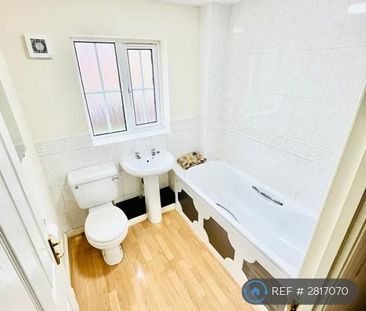 3 bedroom semi-detached house to rent - Photo 6