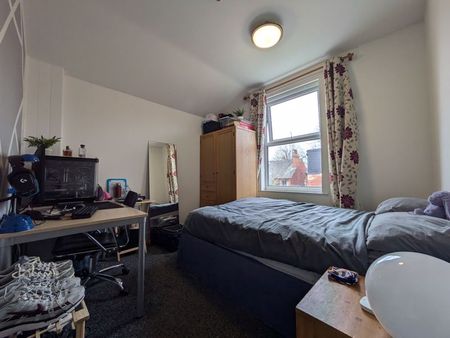 Harrington Drive Lenton, Nottingham - Photo 3