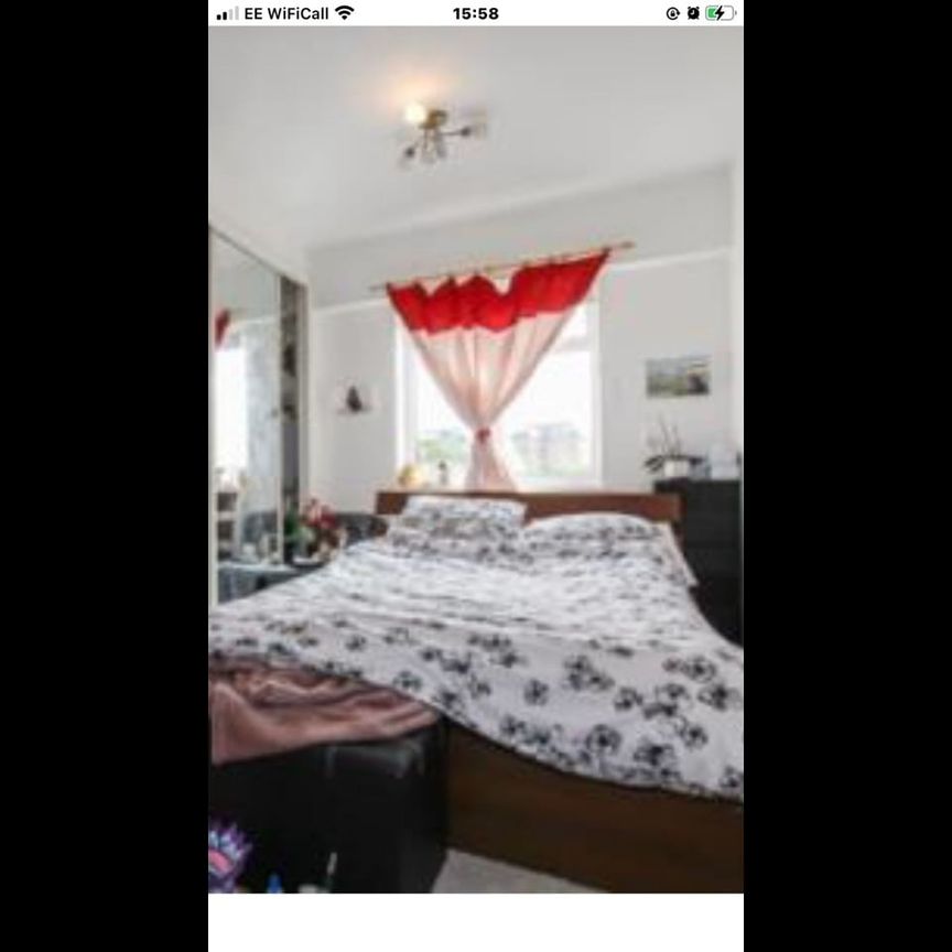 Room in a Shared Flat, Hickes House, NW6 - Photo 1