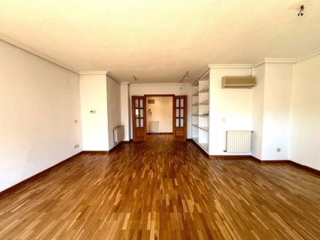 Piso de alquiler en Carrer de Ramon de Castro, Barrio de Patraix - Photo 2