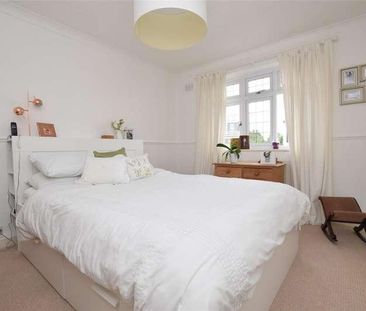 Station Road, Gidea Park, Romford, RM2 - Photo 4