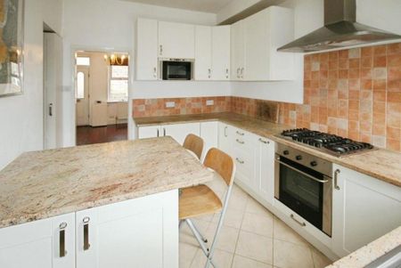 3 bedroom terraced house to rent - Photo 5