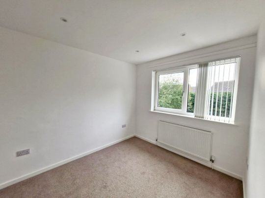 Warmington - Photo 1