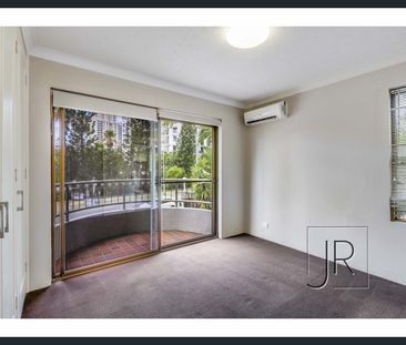 Light and bright unit moments to the beach - Photo 4