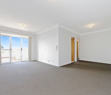 Large 2 bedroom unit - Photo 2