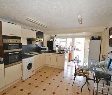 1 bedroom in a house share to rent - Photo 6