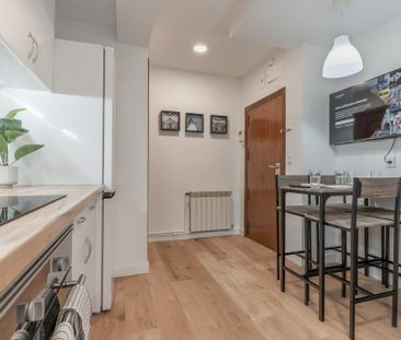 Bright room in Avenida San Luis - Photo 5