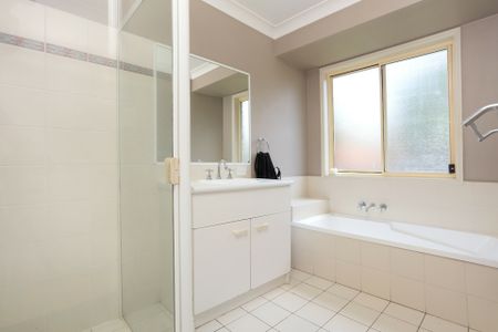 SPACIOUS HOME WITH 14 X 7M POWERED WORKSHOP - Photo 5