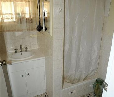 SOUTH TAMWORTH - Two Bedroom Unit - Photo 2