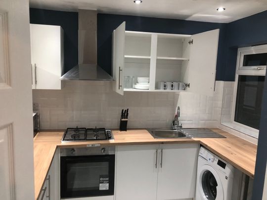 Room in a Shared House, Hurdlow Walk, M9 - Photo 1