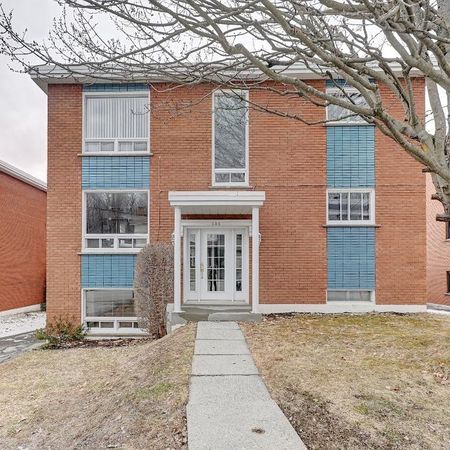 5 1/2 Nord de Sherbrooke. 1er Juillet. Chauffage et eau chaude inclus! - Photo 4