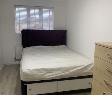 3 bedroom semi-detached house to rent - Photo 3