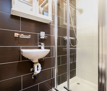 Your Home away from Home Room 4 - Photo 5