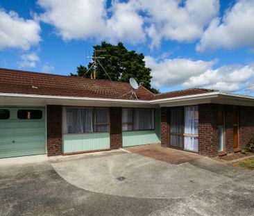 Spacious 3 Bedroom Unit - Photo 1