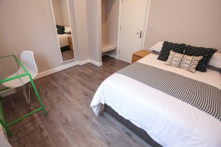 4 bedroom semi-detached house to rent - Photo 4