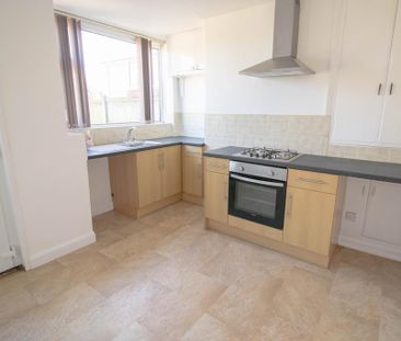 2 bedroom semi-detached house to rent - Photo 5