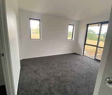 BEAUTIFUL HOME! - Photo 2