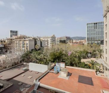 Room in a shared 9-bedroom apartment for rent in La Dreta de l'Eixample, professionals and students only - Photo 4