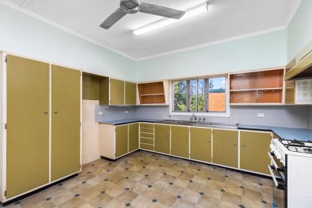 Charming Home - Make it yours today! - Photo 3