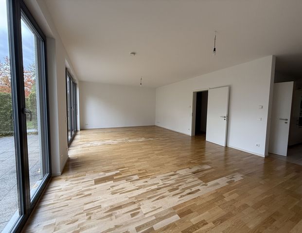 Attraktive Doppelhaushälfte mit zwei Terrassen, Garten und voll ausgebautem Dachstudio - Foto 1