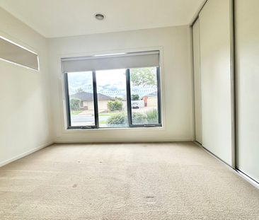 105 Moondarra Drive, Berwick, Vic 3806 - Photo 3