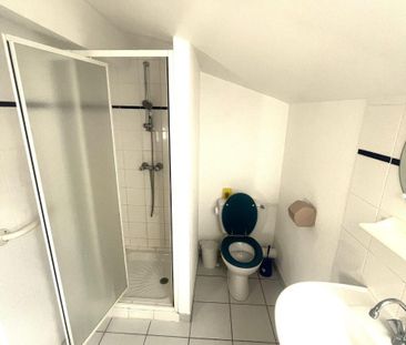 Location Appartement 21m² ST ETIENNE 42000 - Photo 2